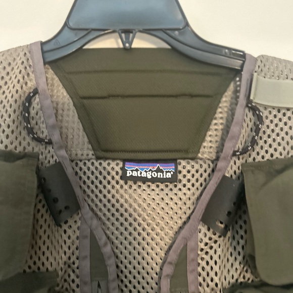 Patagonia Olive Fly-Fishing Utility Vest - Picture 2 of 16